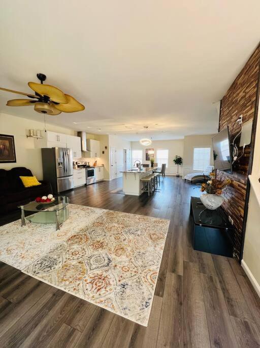 فيلا New Modern House?A Mins To Hwy I-85, 316 لورينسيفيل المظهر الخارجي الصورة