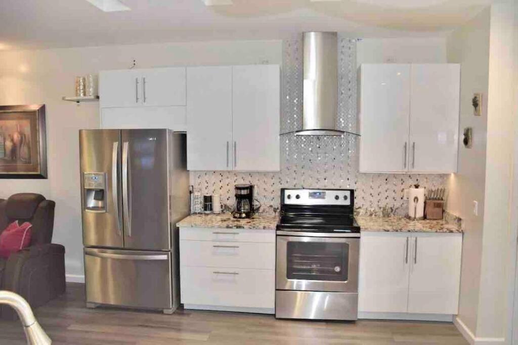 فيلا New Modern House?A Mins To Hwy I-85, 316 لورينسيفيل المظهر الخارجي الصورة