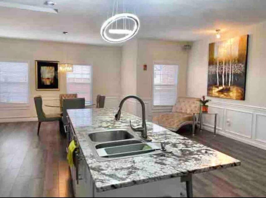فيلا New Modern House?A Mins To Hwy I-85, 316 لورينسيفيل المظهر الخارجي الصورة